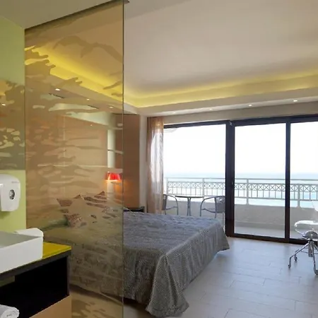 Esperos Mare & 4* Φαληράκι